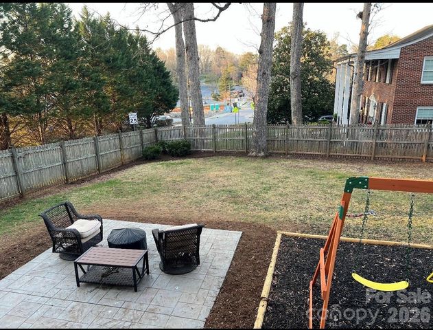 26 6TH Avenue NW, Hickory, NC 28601