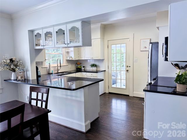 26 6TH Avenue NW, Hickory, NC 28601