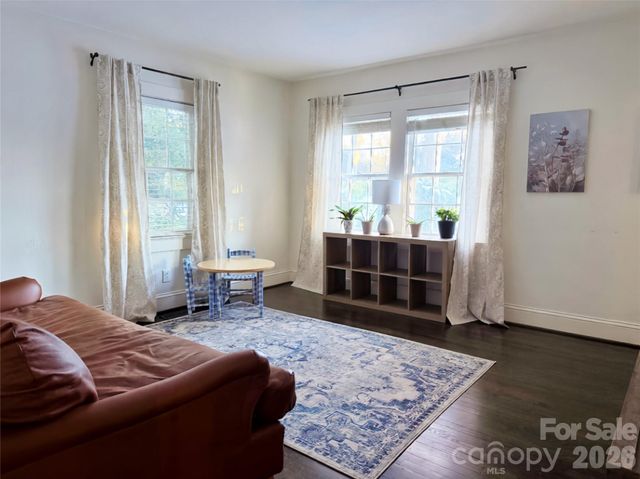 26 6TH Avenue NW, Hickory, NC 28601