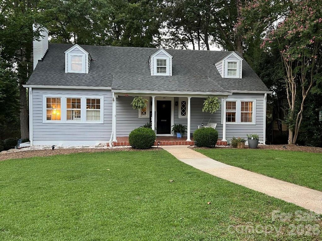 26 6TH Avenue NW, Hickory, NC 28601