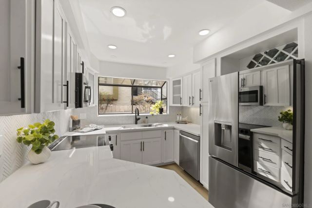 1160 Oliver Ave B, San Diego, CA 92109