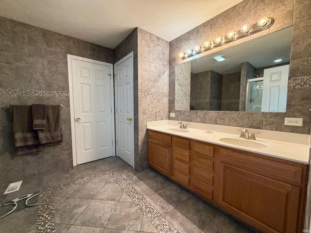 1010 Sunset Drive, Covington, IN 47932