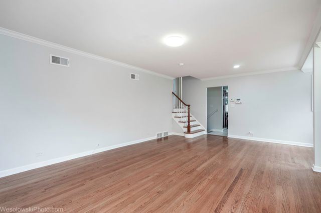 7261 N East Prairie Road, Lincolnwood, IL 60712