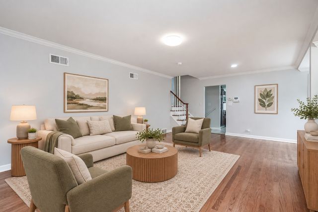 7261 N East Prairie Road, Lincolnwood, IL 60712