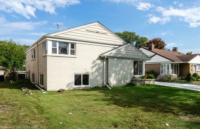 7261 N East Prairie Road, Lincolnwood, IL 60712