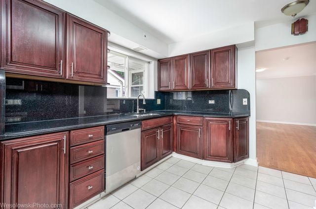 7261 N East Prairie Road, Lincolnwood, IL 60712