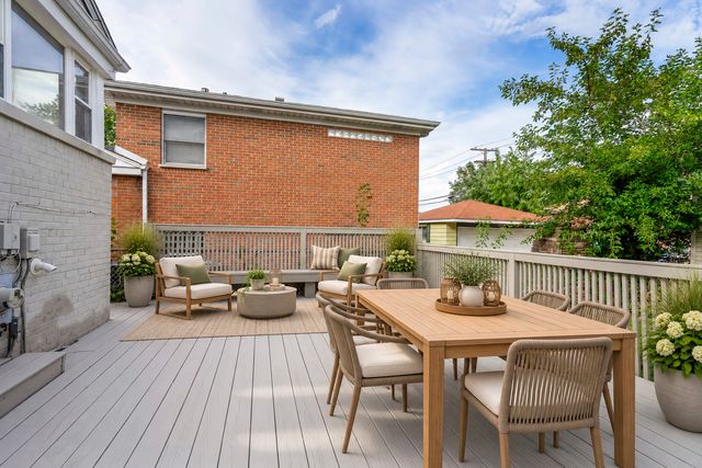 7261 N East Prairie Road, Lincolnwood, IL 60712