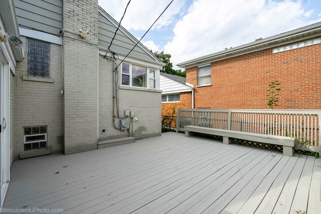 7261 N East Prairie Road, Lincolnwood, IL 60712