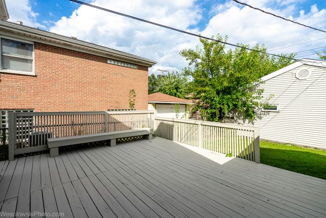 7261 N East Prairie Road, Lincolnwood, IL 60712