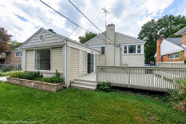 7261 N East Prairie Road, Lincolnwood, IL 60712