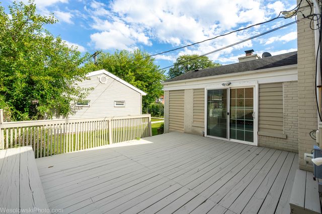 7261 N East Prairie Road, Lincolnwood, IL 60712