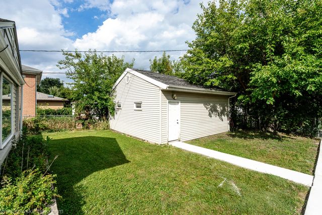 7261 N East Prairie Road, Lincolnwood, IL 60712