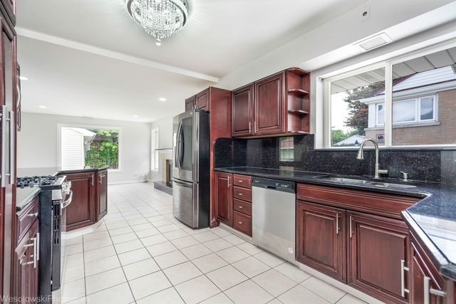 7261 N East Prairie Road, Lincolnwood, IL 60712