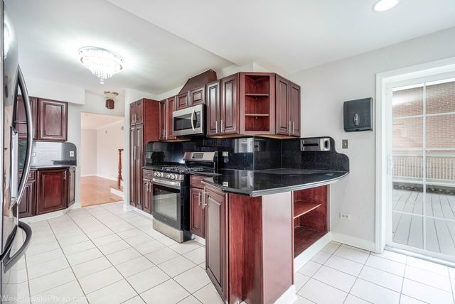 7261 N East Prairie Road, Lincolnwood, IL 60712
