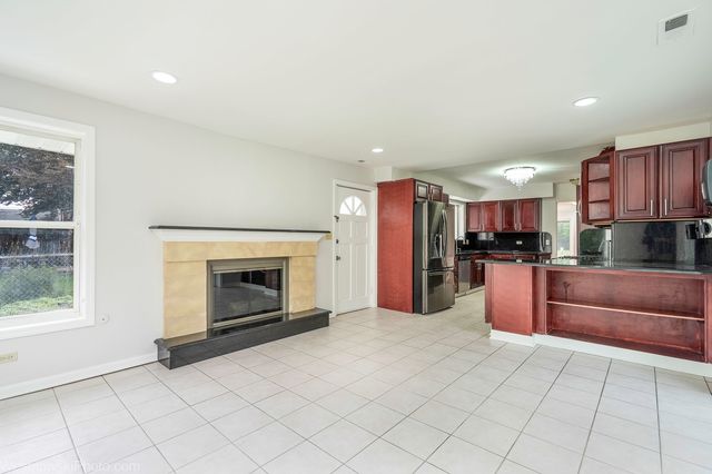7261 N East Prairie Road, Lincolnwood, IL 60712