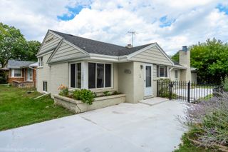 7261 N East Prairie Road, Lincolnwood, IL 60712