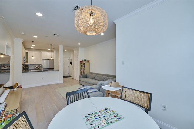 35 Commonwealth Ave 103, Newton, MA 02467