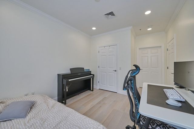 35 Commonwealth Ave 103, Newton, MA 02467