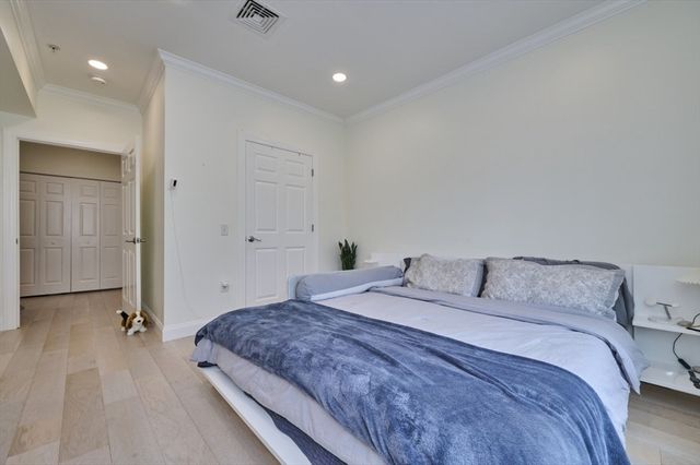 35 Commonwealth Ave 103, Newton, MA 02467