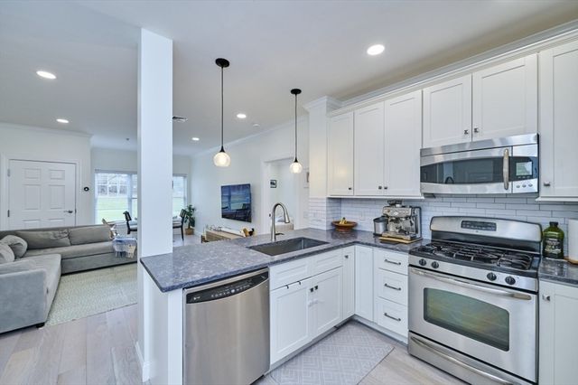 35 Commonwealth Ave 103, Newton, MA 02467