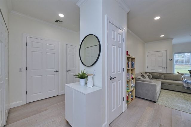 35 Commonwealth Ave 103, Newton, MA 02467