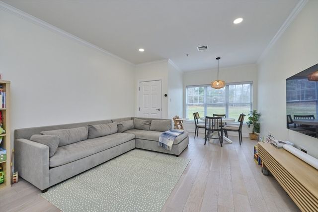35 Commonwealth Ave 103, Newton, MA 02467