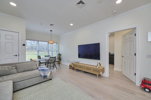 35 Commonwealth Ave 103, Newton, MA 02467