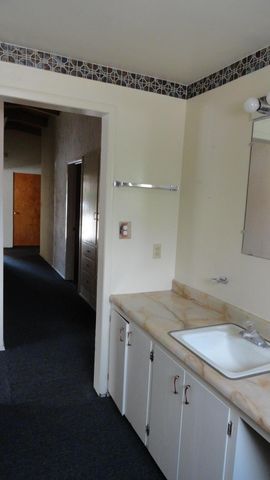 1908 Ridgecrest Drive SE, Albuquerque, NM 87108