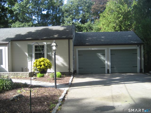 60 Mohegan Road, Norwich, CT 06360