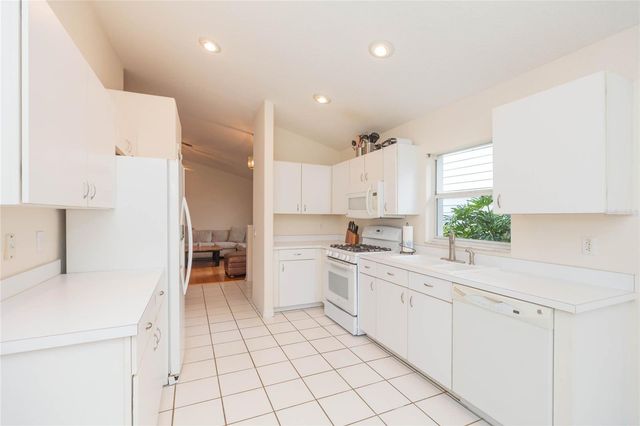 5161 STERLING MANOR DRIVE, Tampa, FL 33647