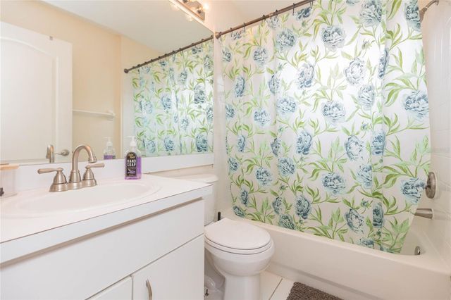 5161 STERLING MANOR DRIVE, Tampa, FL 33647