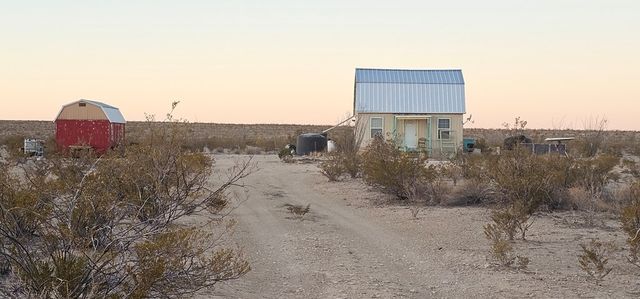 1625 La Roja Lane, Terlingua, TX 79852