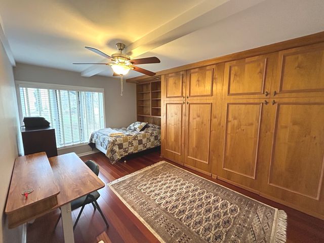 2 Oak Brook Club Drive B111, Oak Brook, IL 60523