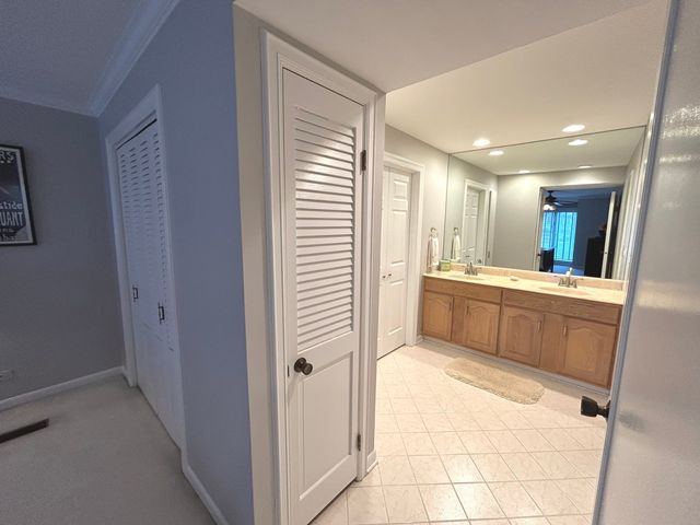 2 Oak Brook Club Drive B111, Oak Brook, IL 60523