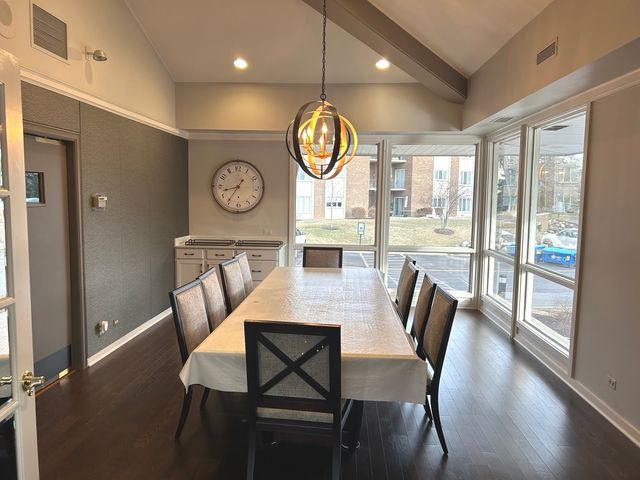 2 Oak Brook Club Drive B111, Oak Brook, IL 60523