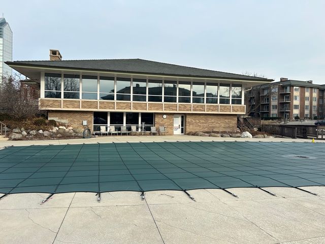 2 Oak Brook Club Drive B111, Oak Brook, IL 60523