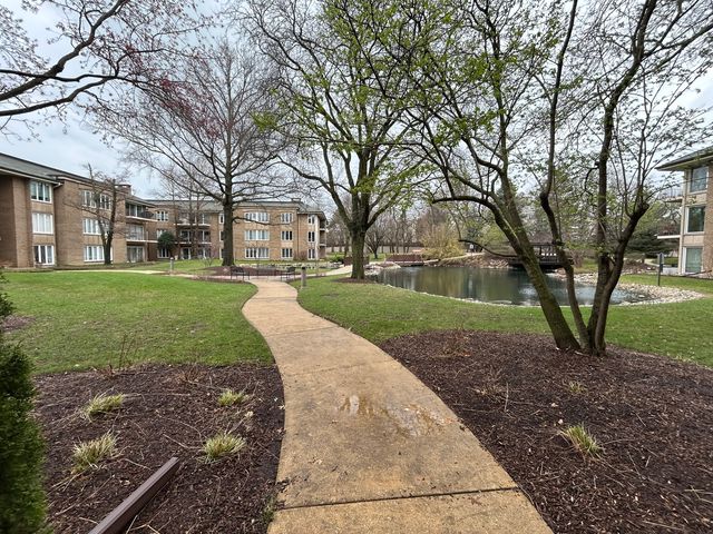 2 Oak Brook Club Drive B111, Oak Brook, IL 60523