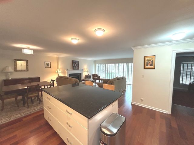 2 Oak Brook Club Drive B111, Oak Brook, IL 60523