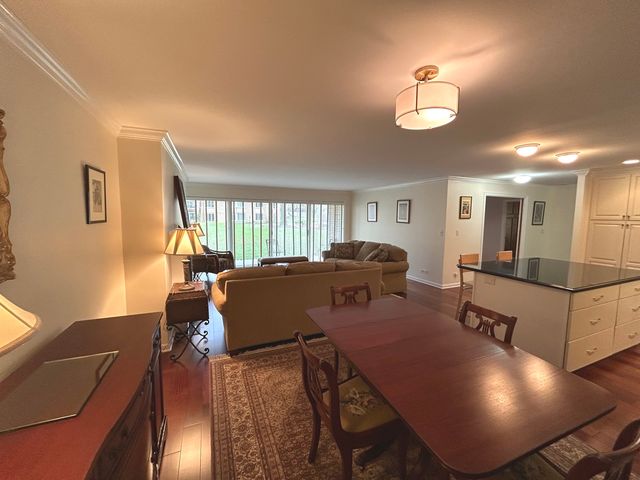 2 Oak Brook Club Drive B111, Oak Brook, IL 60523