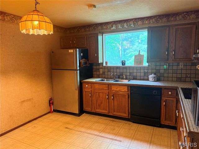2403 Highway F, Wright City, MO 63390