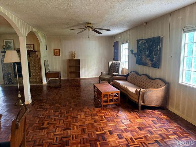 2403 Highway F, Wright City, MO 63390