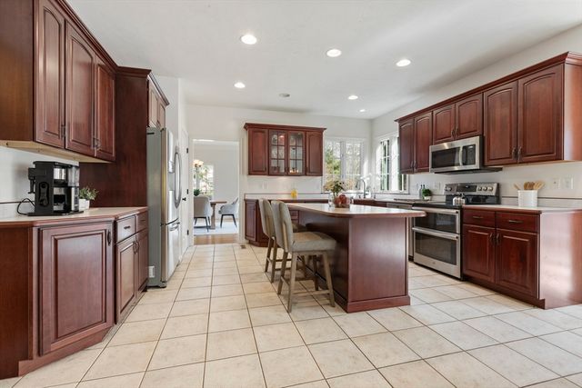 10 Anna Way, Norton, MA 02766