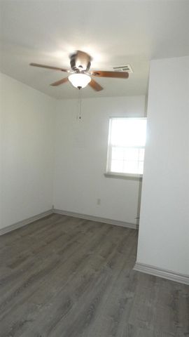 404 SW 71st St, Lawton, OK 73505