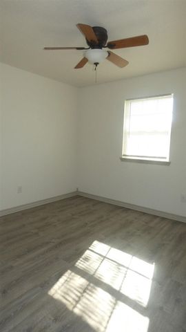 404 SW 71st St, Lawton, OK 73505