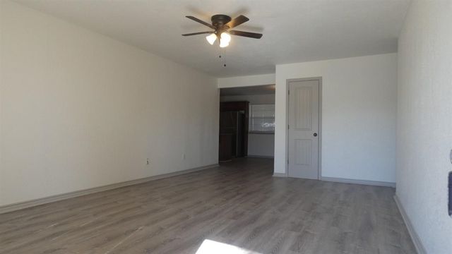 404 SW 71st St, Lawton, OK 73505