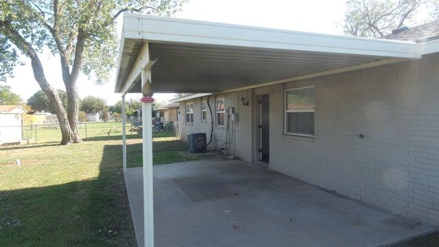 404 SW 71st St, Lawton, OK 73505