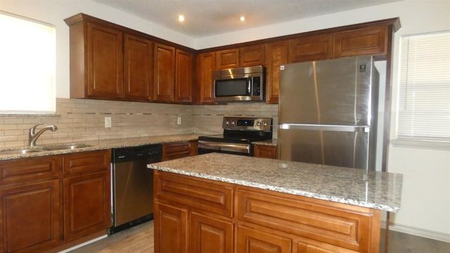 404 SW 71st St, Lawton, OK 73505