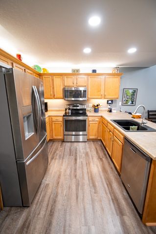 15421 Walnut Hills Drive, Urbandale, IA 50323