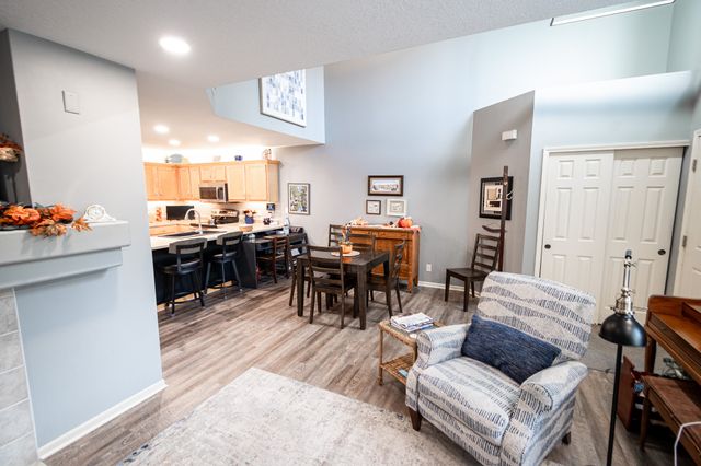 15421 Walnut Hills Drive, Urbandale, IA 50323