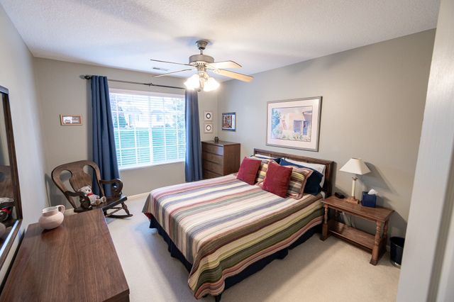 15421 Walnut Hills Drive, Urbandale, IA 50323